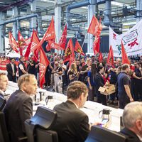 "Será la batalla más dura que hayan visto". Volkswagen quiere recortar los costes salariales un 10% en Alemania. Hoy 14.000 trabajadores de nueve fábricas se ponen en huelga