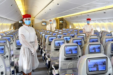 Emirates se blinda contra el Coronavirus y empieza a hacer test rápidos a pasajeros