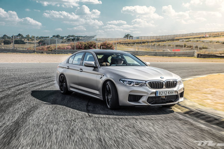 BMW M5 2018 derrapada