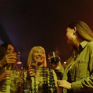 Ha ocurrido: te has pasado de copas. Los mejores remedios para sobrellevar la resaca de la manera más digna posible