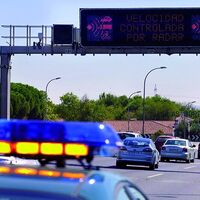 El radar anclado a un coche para multar los excesos de velocidad en ciudad: todo lo que sabemos