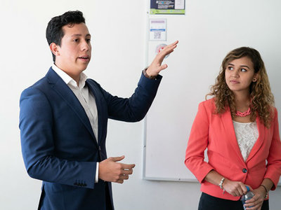 Alumnos mexicanos crean bolsa libre de plástico que se reintegra al medio ambiente en un año