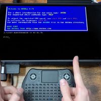 Modder instala Windows 95 em um PlayStation 2 e descobre na prática por que o console é um dos mais complexos da Sony 
