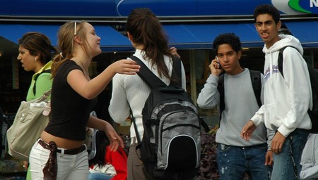 Los adolescentes suelen actuar de forma más estúpida (frente a otros adolescentes)