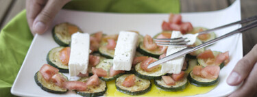 Con sólo tres ingredientes y en minutos puedes preparar esta cena vegetariana, rica en proteínas y muy reducida en hidratos 