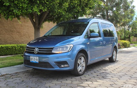 Probamos el Volkswagen Caddy y no es la simple camioneta de carga con asientos que te imaginas