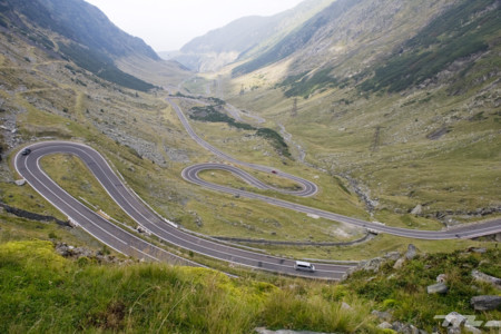 Nos vamos de ruta: empacho de curvas en Transalpina y Transfăgărășan, las mejores carreteras de Rumanía