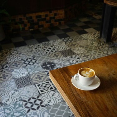 Leroy Merlin tiene la solución si estás de alquiler y quieres cambiar el suelo de la cocina: se instala sin obras y sin adhesivos