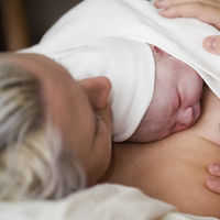 Una madre da a luz un bebé sano diez semanas después de haber roto aguas