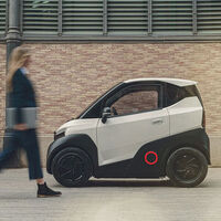 Este microcoche eléctrico cuesta menos de 17.000 euros y puedes sacar su batería para cargarla en casa