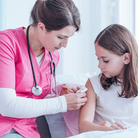 Pfizer anuncia que su vacuna es eficaz al 100% en adolescentes de 12 a 15 años y pedirá que se autorice lo antes posible 