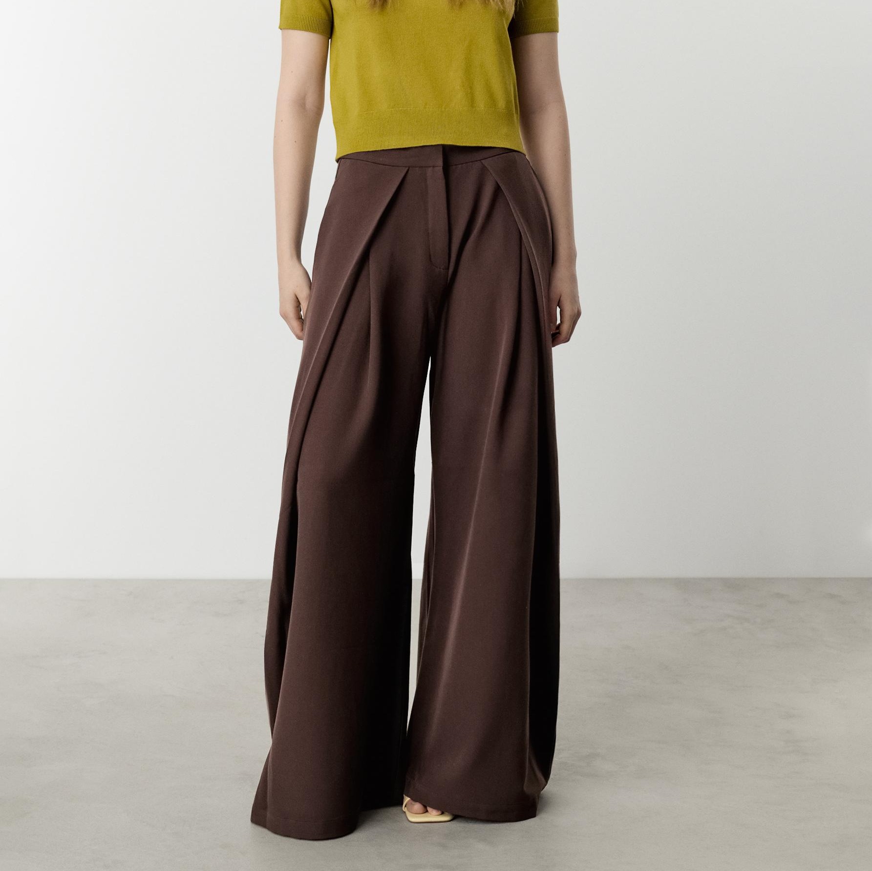 Pantalón wide leg pliegues

