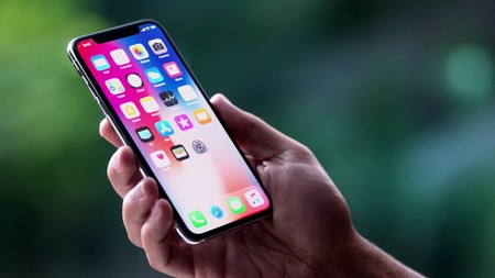 Apple tiene una nueva patente, un dispositivo móvil... estrujable