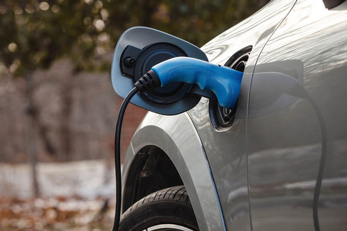 Hecha la ley, hecha la trampa: así consiguen la etiqueta CERO los coches híbridos enchufables más grandes  con muy poca batería