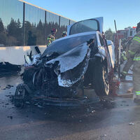 Otro Tesla ha salido ardiendo de forma espontánea. Han hecho falta 23.000 litros de agua para apagarlo