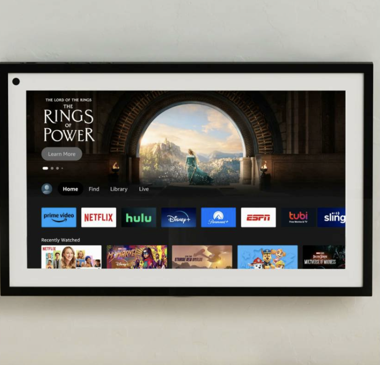 Amazon acaba de convertir el Echo Show 15 en toda una Smart TV: una actualización gratuita añade Fire TV a la pantalla inteligente