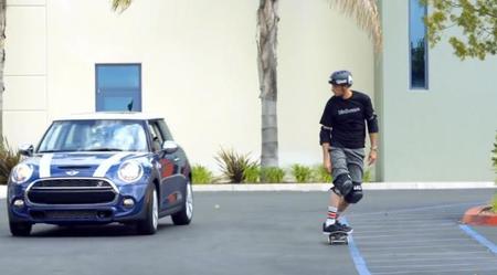 Y este es Tony Hawk saltando el nuevo MINI