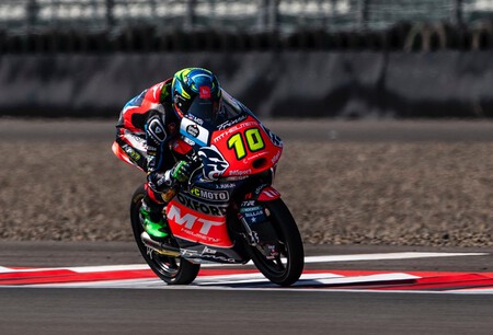 Diogo Moreira es el primer brasileño en ganar en Moto3 y Jaume Masià saca partido de las novatadas de Dani Holgado