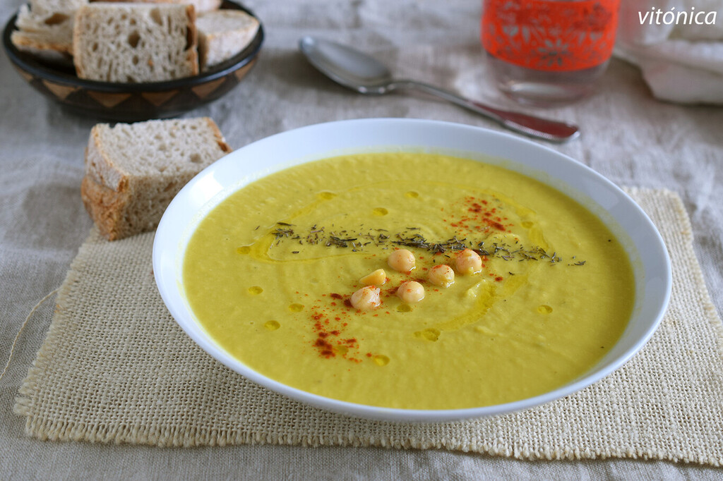 Crema de calabacín y garbanzos, receta saludable y reconfortante que sienta bien a toda la familia
