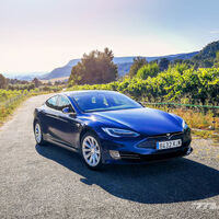 Llamada a revisión para los Tesla Model S y Model 3 en Europa: el capó se podría abrir en marcha