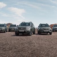 Dacia cambia de cara y limita sus prestaciones: nuevo logo y velocidad máxima de 180 km/h para todos sus coches