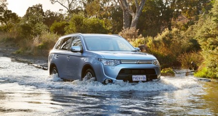 651 unidades del Mitsubishi Outlander PHEV van camino de las comisarias de Ucrania