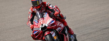 Marc Márquez lidera en su jardín de Sachsenring pese a una caída, las Aprilia hacen pleno y Pecco Bagnaia pasará por Q1