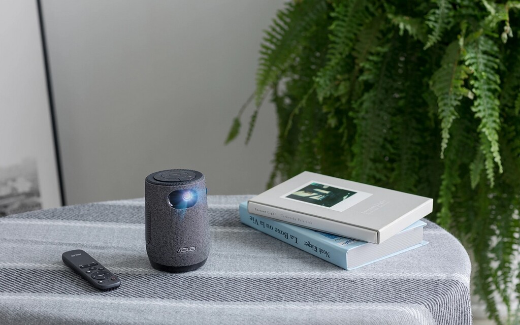 Parece una taza de café pero en realidad es el nuevo proyector portátil de Asus con altavoz y plataforma smart TV incorporados