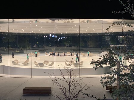 Estas sillas de más 4.000 dólares estrenan nueva imagen en el Steve Jobs Theater a pocas horas de la keynote