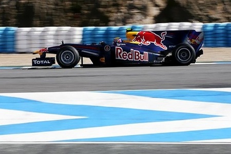 Mark Webber y Red Bull se desmelenan con los rayos de sol al tercer día en Jerez