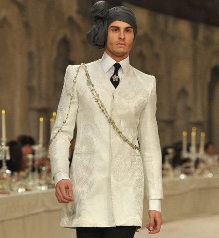 Chanel Pre-Fall 2012. Glamour de fantasía india en el 'Paris-Bombay Métiers d’Art Show'