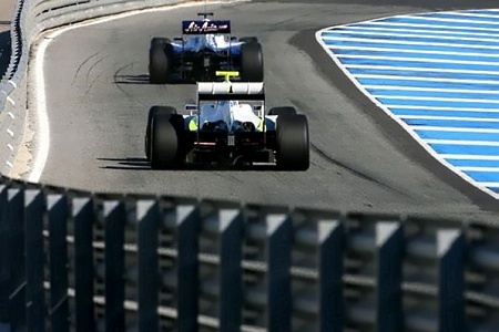 Button-Rosberg-pit-lane.jpg