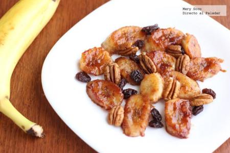 Plátanos caramelizados con ron y canela. Receta