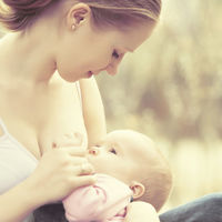 Lactancia materna y calor: claves para que las altas temperaturas no os impidan disfrutar del momento