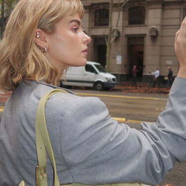 Bimba y Lola rebaja (casi) a mitad de precio su bolso de piel verde matcha más bonito, cómodo y versátil 