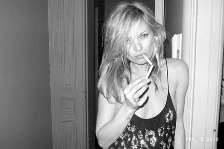 Kate Moss en el altar con las enaguas de Galliano ¡Vámonos de boda!