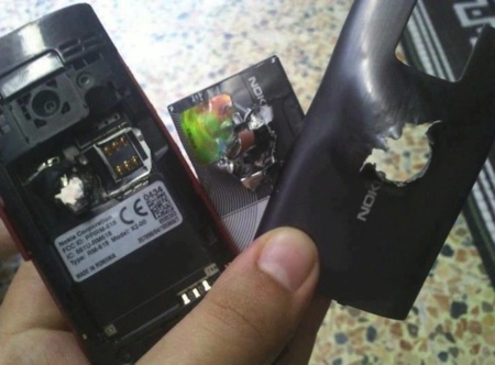 Un Nokia X2 salva la vida de su dueño en el conflicto sirio al parar una bala
