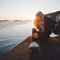 Rebajas en Helly Hansen: la chaqueta ligera y calentita que llevaremos en primavera ahora cuesta un 50% menos  