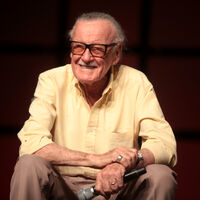 Stan Lee va a "revivir" gracias a la IA... para leernos libros en su club de lectura 