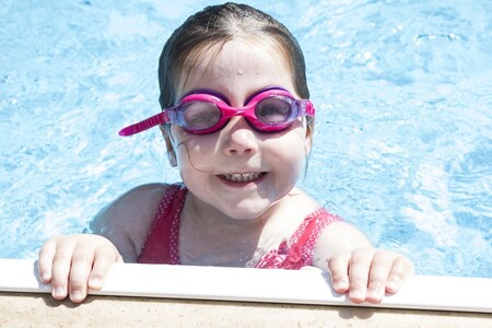 "¡Mi hijo tiene miedo al agua!": cómo ayudarle a superar este temor tan frecuente en la infancia