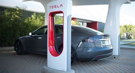 España y Portugal tendrán supercargadores Tesla. Regreso a Motorpasión Futuro