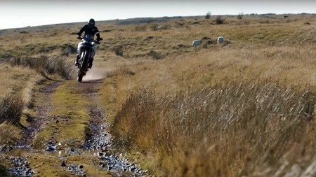 ¡Desconecta! Este vídeo nos recuerda que tu mejor psicólogo puede ser la moto que tienes en el garaje