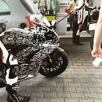 ¡Cazadas! Las nuevas Ducati 959 Panigale y Streetfighter V4 camufladas despejan dudas en este vídeo