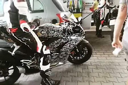 ¡Cazadas! Las nuevas Ducati 959 Panigale y Streetfighter V4 camufladas despejan dudas en este vídeo