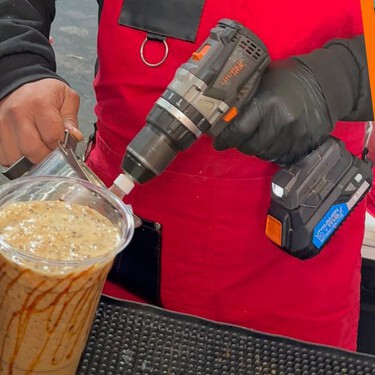 Dónde encontrar el famoso puesto de cafés hechos con taladro en CDMX: hay desde matcha hasta capuccino