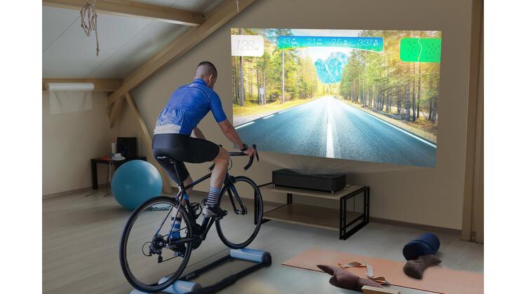 El nuevo proyector láser de Epson quiere desbancar a los Smart TV de gran tamaño: hasta 150 pulgadas con Android TV y sonido Yamaha