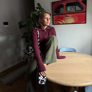 Las Adidas Samba color vino tinto que llevan las chicas clásicas y van a sustituir a los mocasines este otoño 2025 