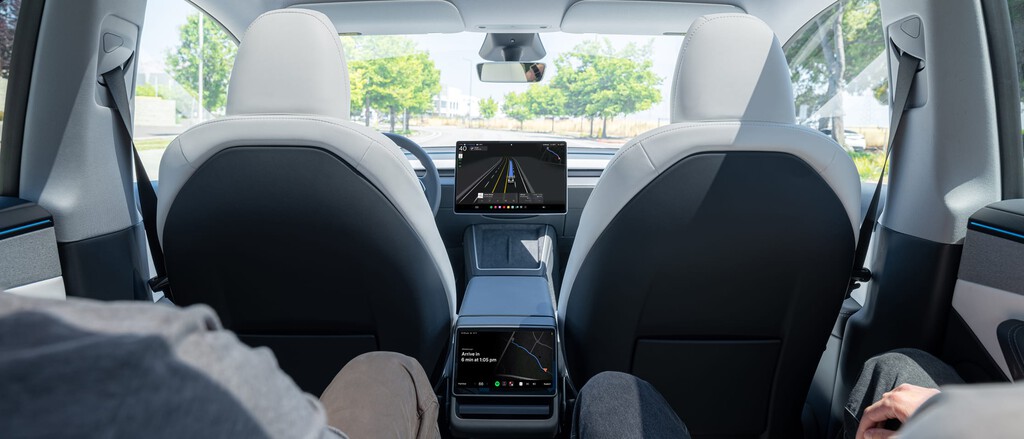 El robotaxi de Tesla lleva menos de 72 horas en la calle. Ya está siendo investigado por problemas de seguridad  