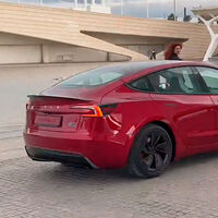 Antes de su coche eléctrico barato, Elon Musk lanzará el nuevo Tesla Model 3 Performance. Ya se ha dejado ver por Valencia