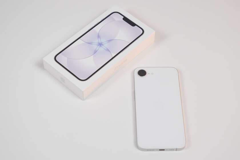 La peor pesadilla del iPhone 17e no está en Android. La tiene en casa por solo 50 euros de diferencia